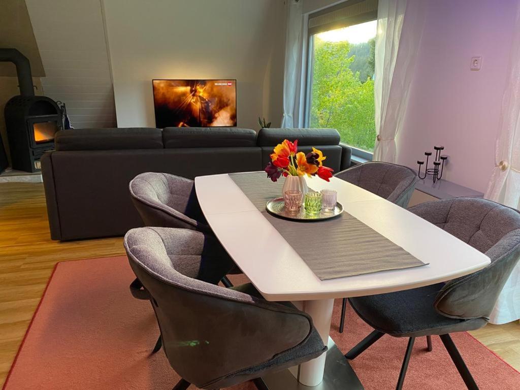 Haus Adler - Komplettes Ferienhaus Am Badesee Erzgrube Kültér fotó